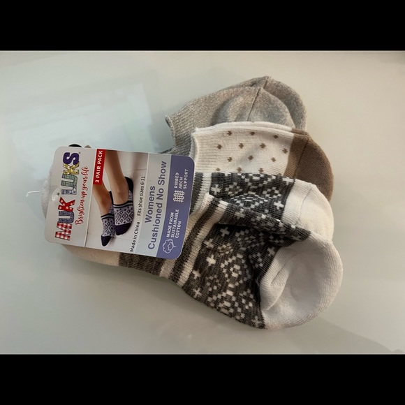 New with tags,no show Muk Luks socks - Picture 3 of 5